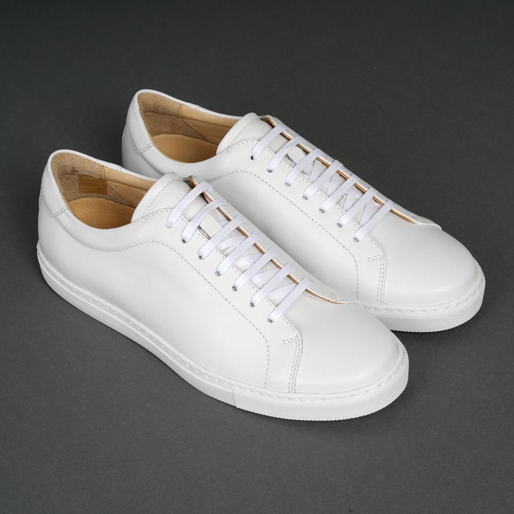 white leather tennis shoes        <h3 class=